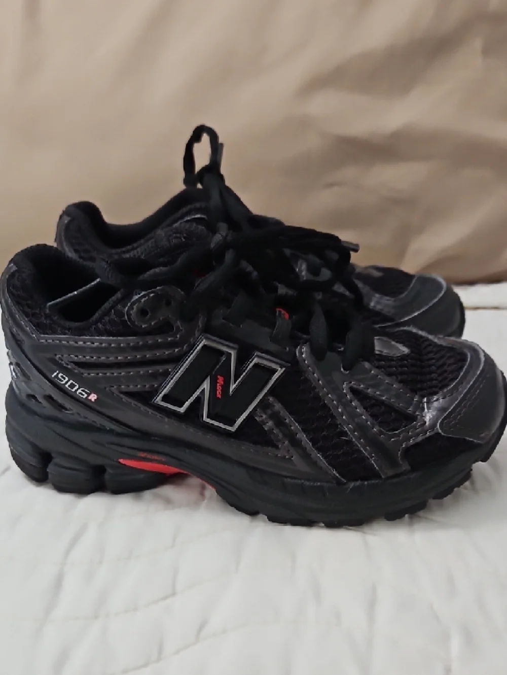New Balance 1906 Kids Black Sneakers - Picture 3 of 8